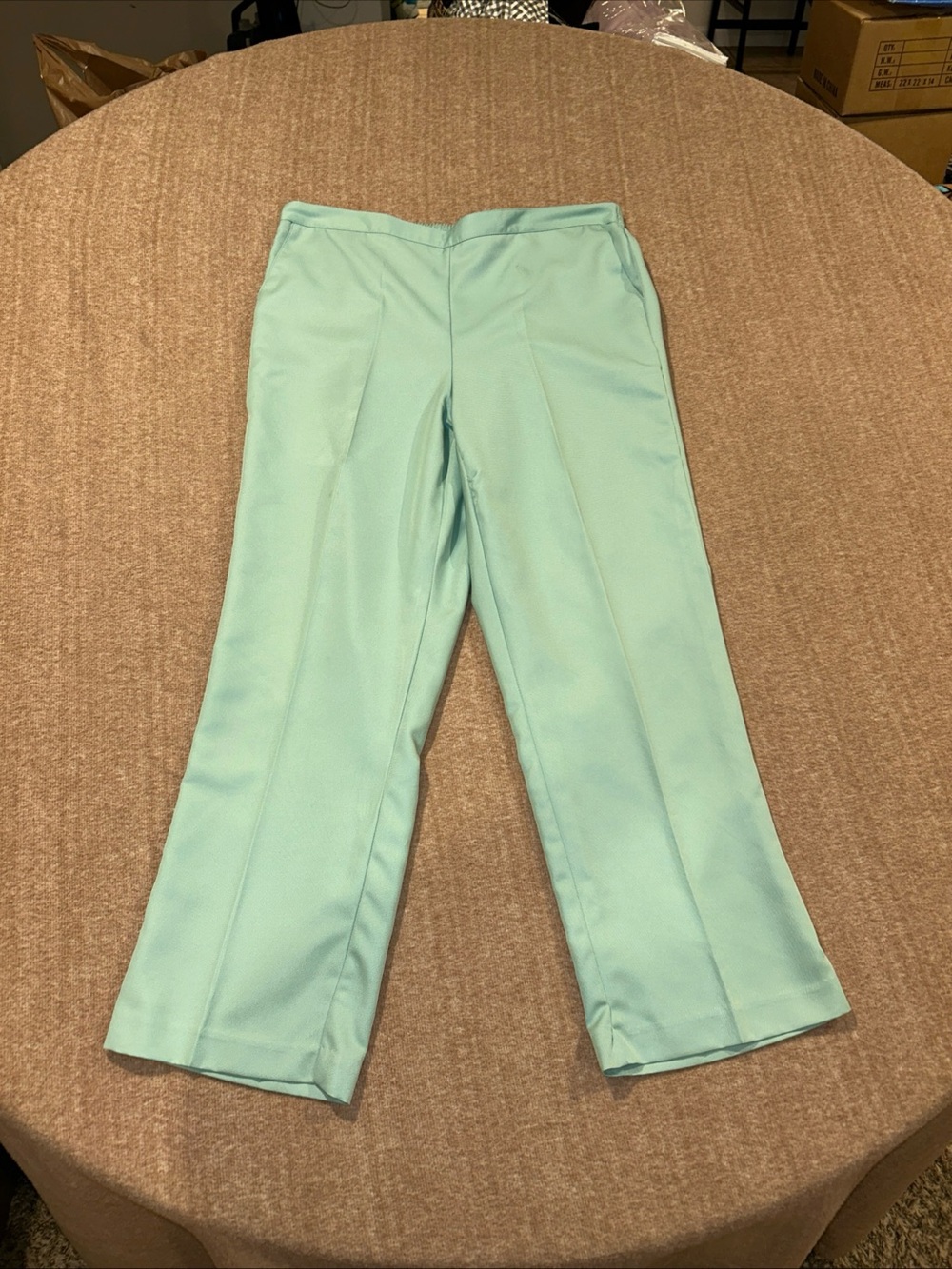 Alfred Dunner Women's Mint Green Cropped Dress Pants